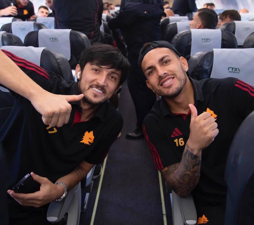 عکس| سردار آزمون با همبازی مسی و امباپه در هواپیما » اصفهان امروز آنلاین