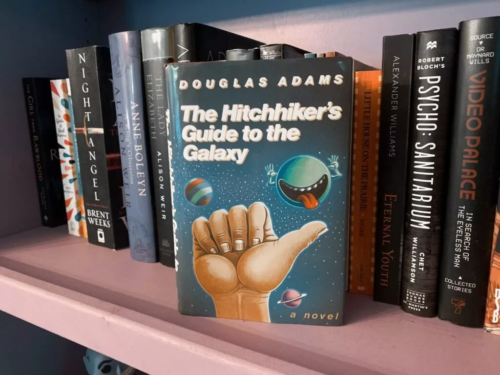 راهنمای مسافران کهکشان به کتابفروشی‌ها می‌رسد