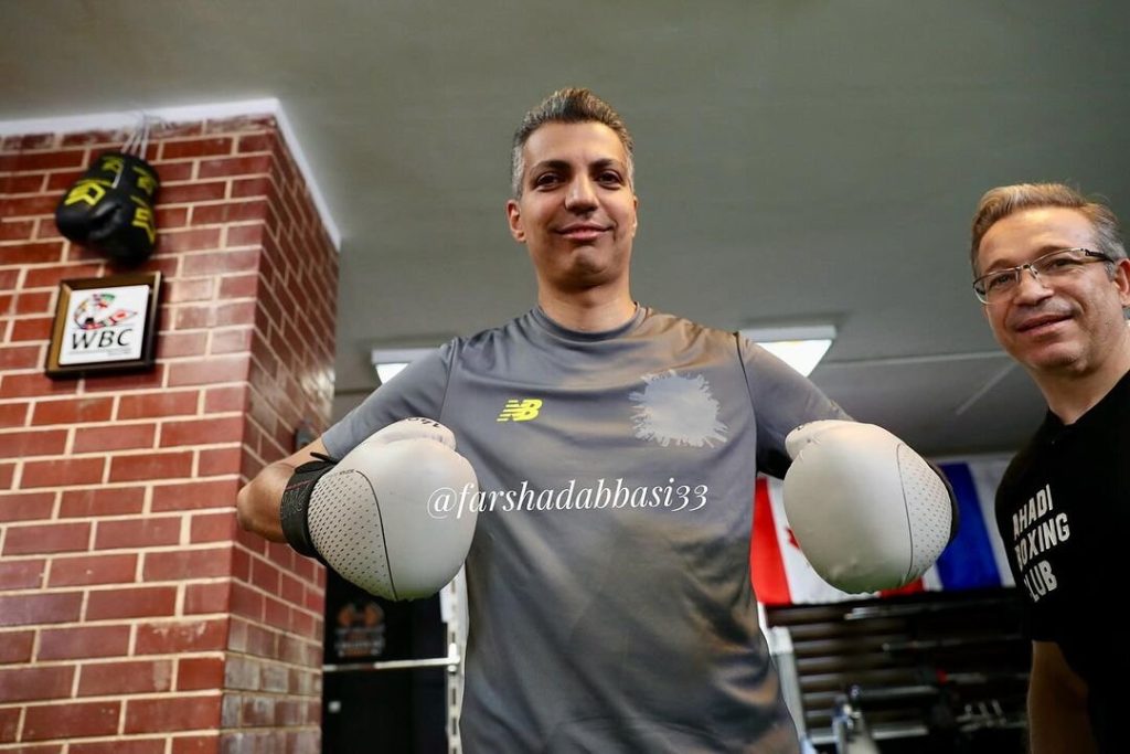 عکس‌| ژست عادل فردوسی‌پور در رینگ بوکس به سبک محمدعلی کلی » اصفهانیا