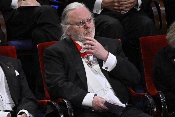 برنده نوبل ادبیات جایزه اش را دریافت کرد » اصفهانیا 6 برنده نوبل ادبیات جایزه اش را دریافت کرد