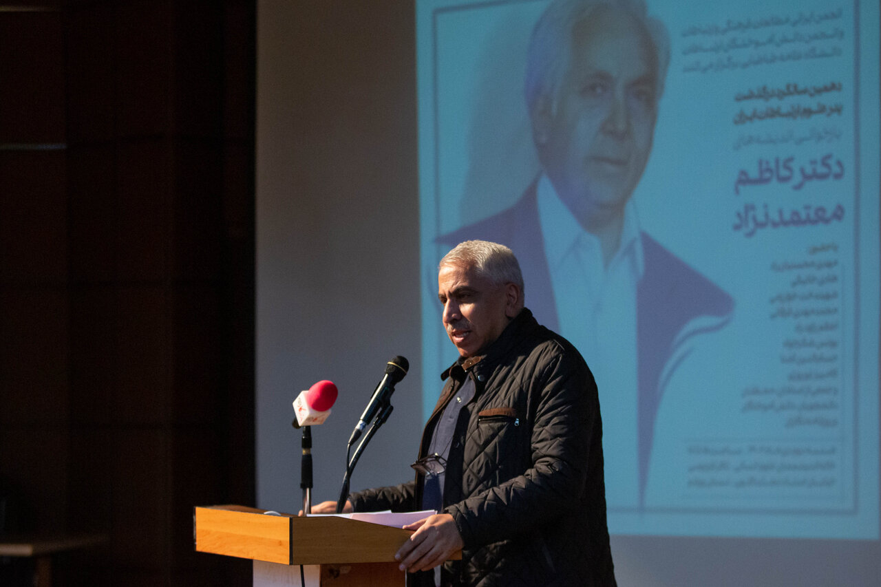 مهم‌ترین آرزوی معتمدنژاد شکل‌گیری چیزی به اسم علم ارتباط، خانواده ارتباطات و منظومه ارتباطات بود تا بتواند به حل و فصل مسائل ایران کمک کند