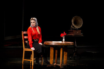 زنی که قصه ترانه مرا ببوس را روایت می‌کند » اصفهانیا