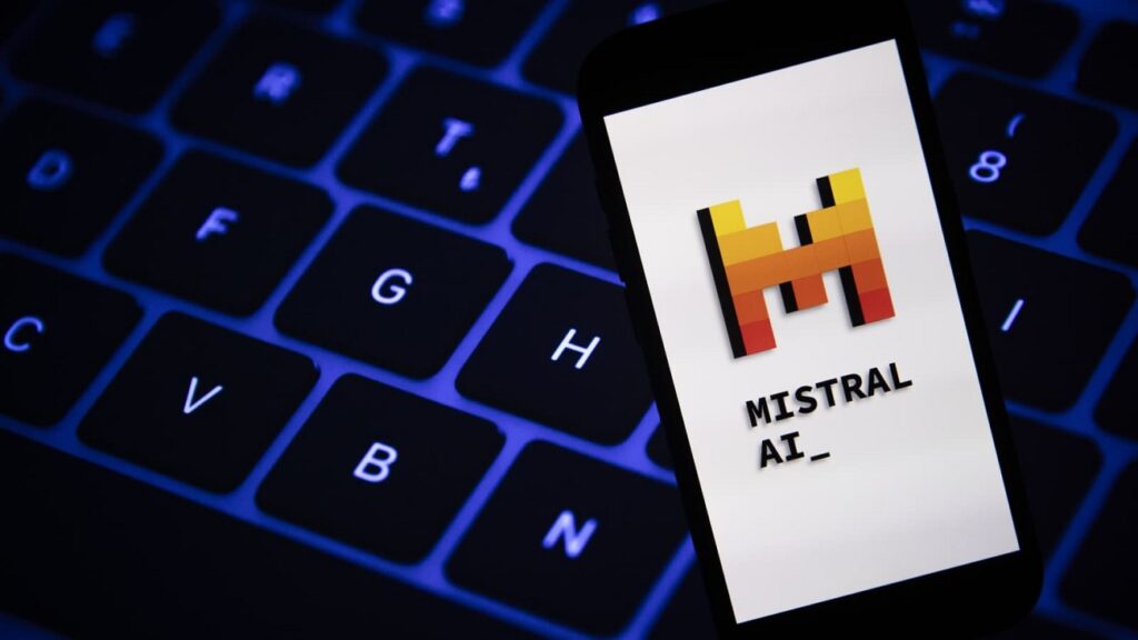 مایکروسافت با شرکت Mistral همکاری می‌کند؛ رونمایی از رقیب ChatGPT