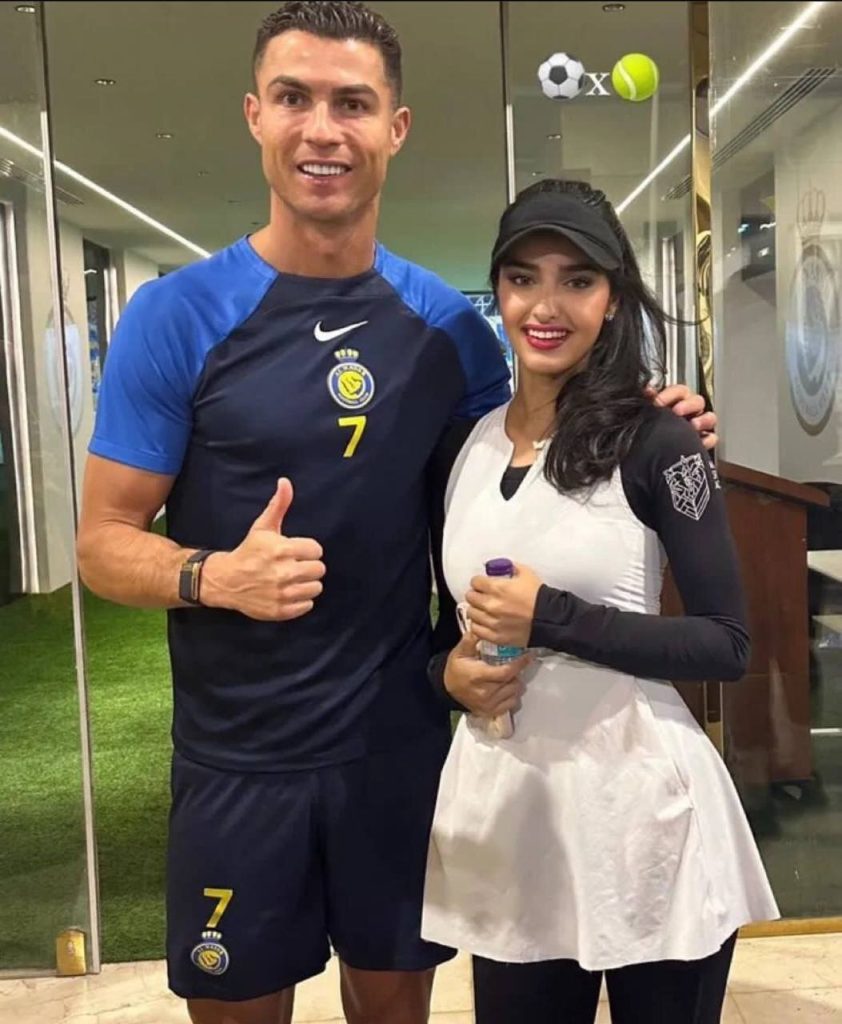 عکس| ملاقات متفاوت رونالدو با یک زن عربستانی » اصفهانیا