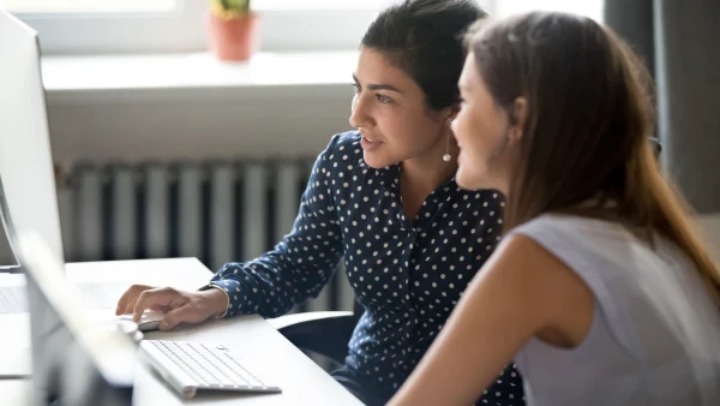 ۵ نشانه  این که همکارانتان از شما سوءاستفاده می‌کنند