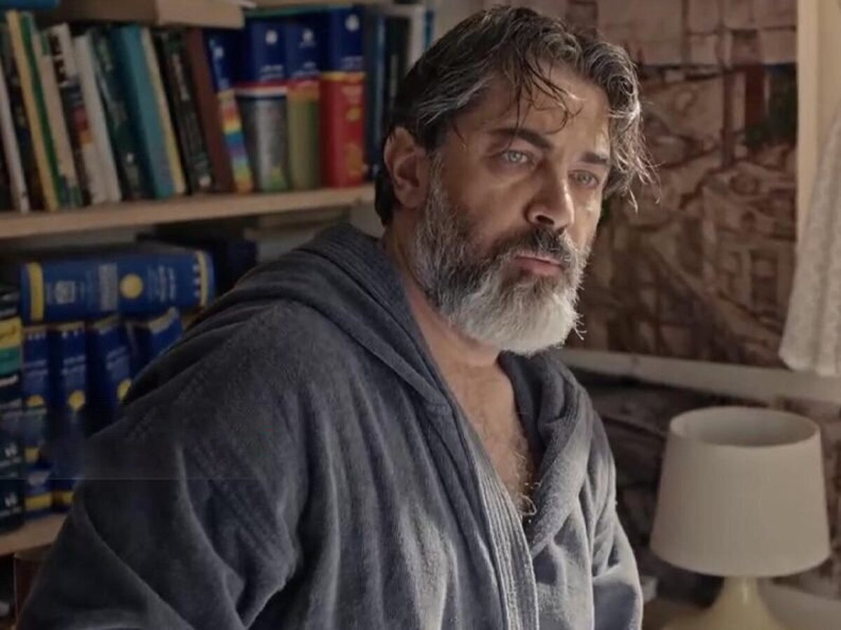 پارسا پیروزفر در سریال در انتهای شب