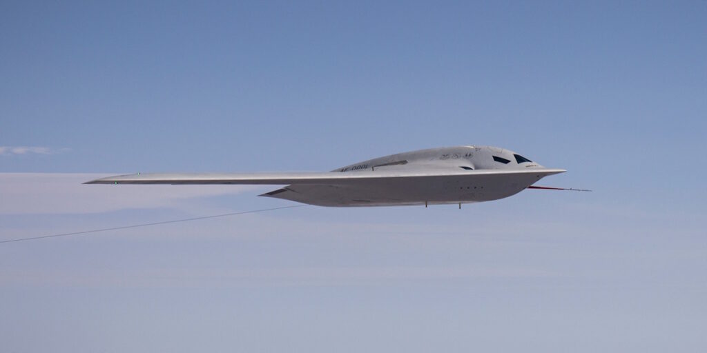مقایسه بمبافکنهای و: تفاوتهای نسلها در قدرت هوایی 6 مقایسه بمب افکن های B25-H Stratofortress و B-21 Raider