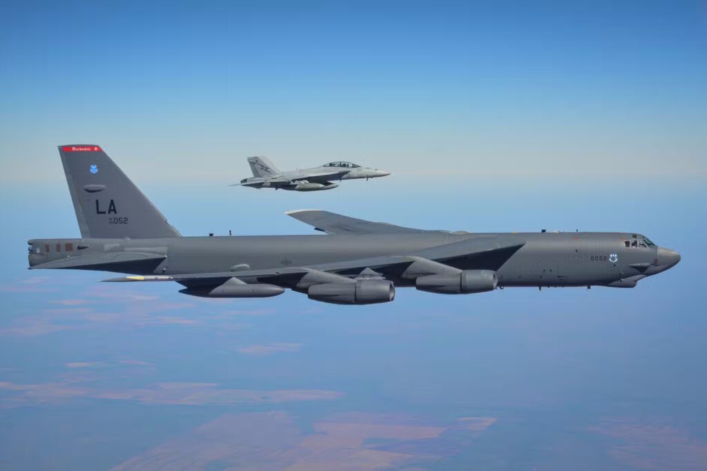 مقایسه بمبافکنهای و: تفاوتهای نسلها در قدرت هوایی 4 مقایسه بمب افکن های B25-H Stratofortress و B-21 Raider