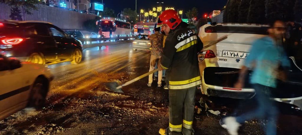 تصادف ۷ ماشین در اتوبان خرازی+عکس و گزارش اورژانس و پلیس