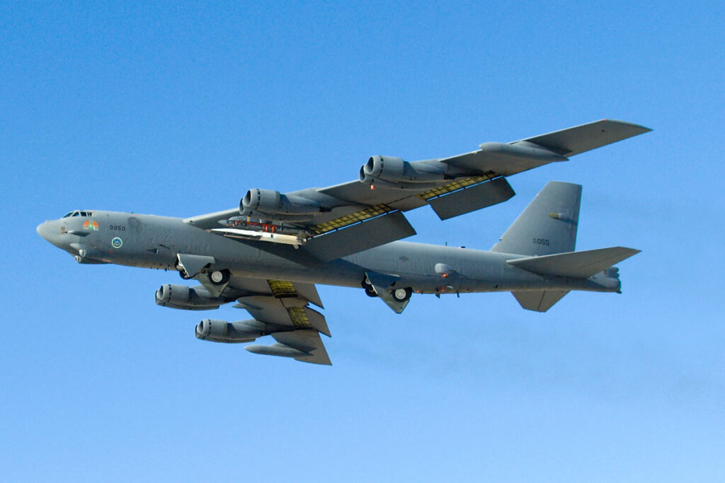 مقایسه بمب افکن های B25-H Stratofortress و B-21 Raider