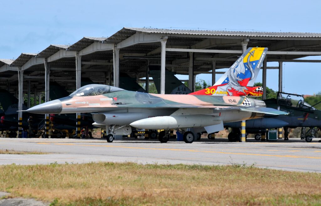 چرا ایالات متحده به ونزوئلا جنگنده اف-۱۶ فروخت؟