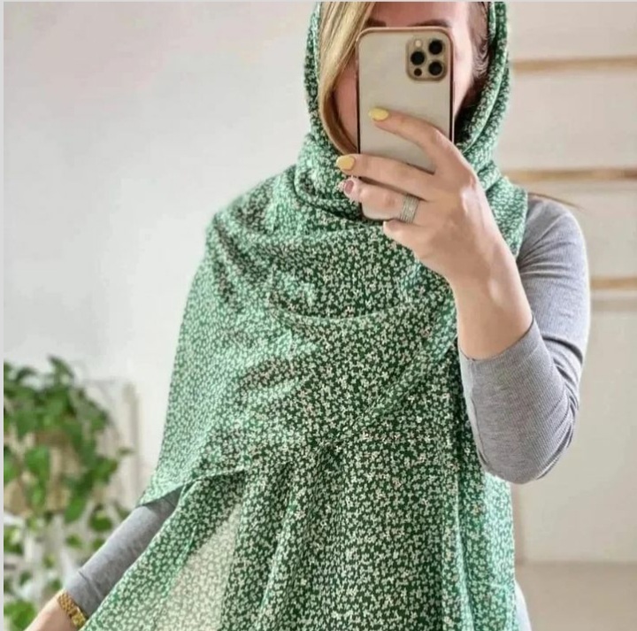 Shawl model (8)