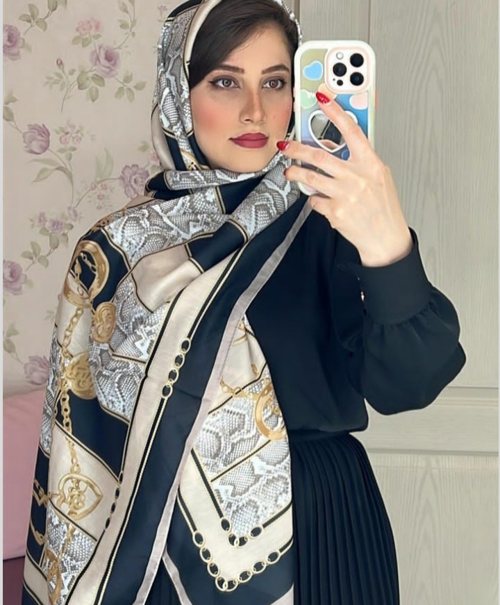 Shawl model (11)