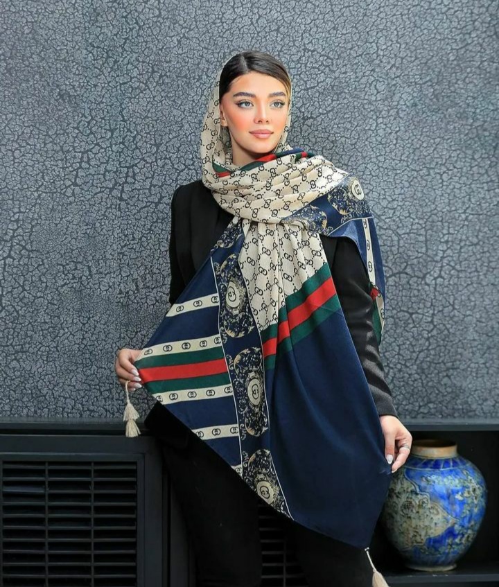 Shawl model (19)