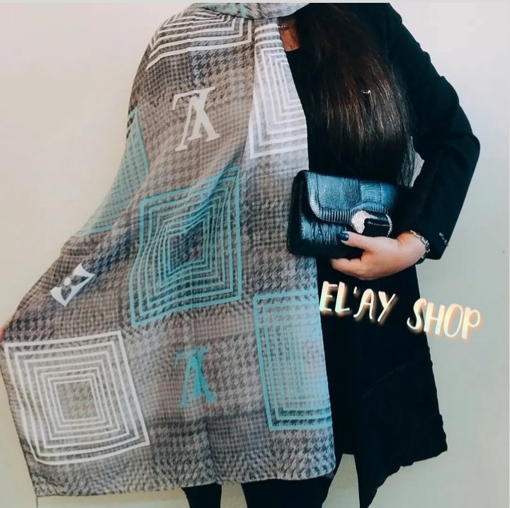 Shawl model (23)