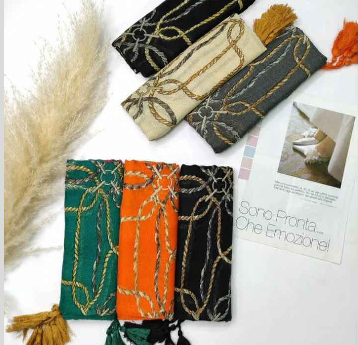 Shawl model (32)