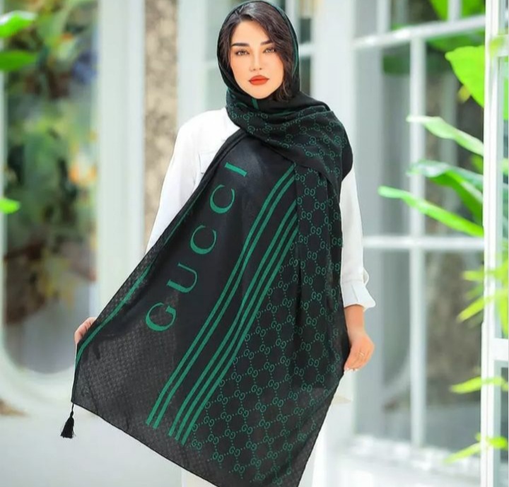 Shawl model (38)
