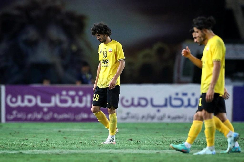 خط دفاعی سپاهان پنیر سوئیسی روبه رو شباب الاهلی