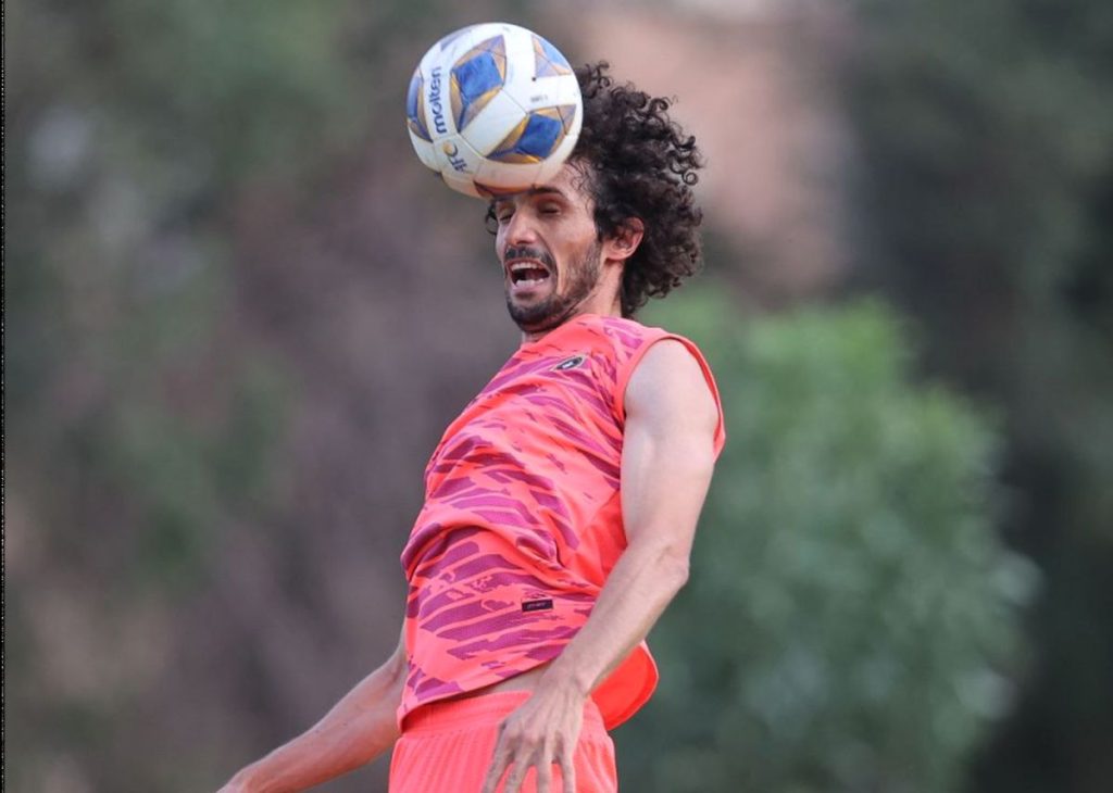 سرگیجه حنانوف از بازی در پست های گوناگون