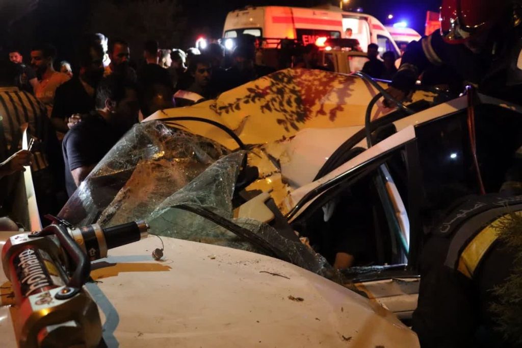 نجات معجزه آسای راننده جوان از بین آهن پاره های ماشین پژو+عکس