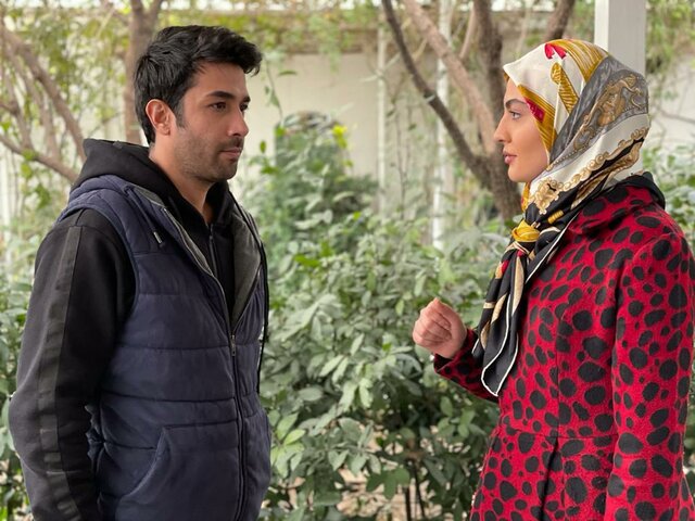 مریم مومن در سریال همبازی