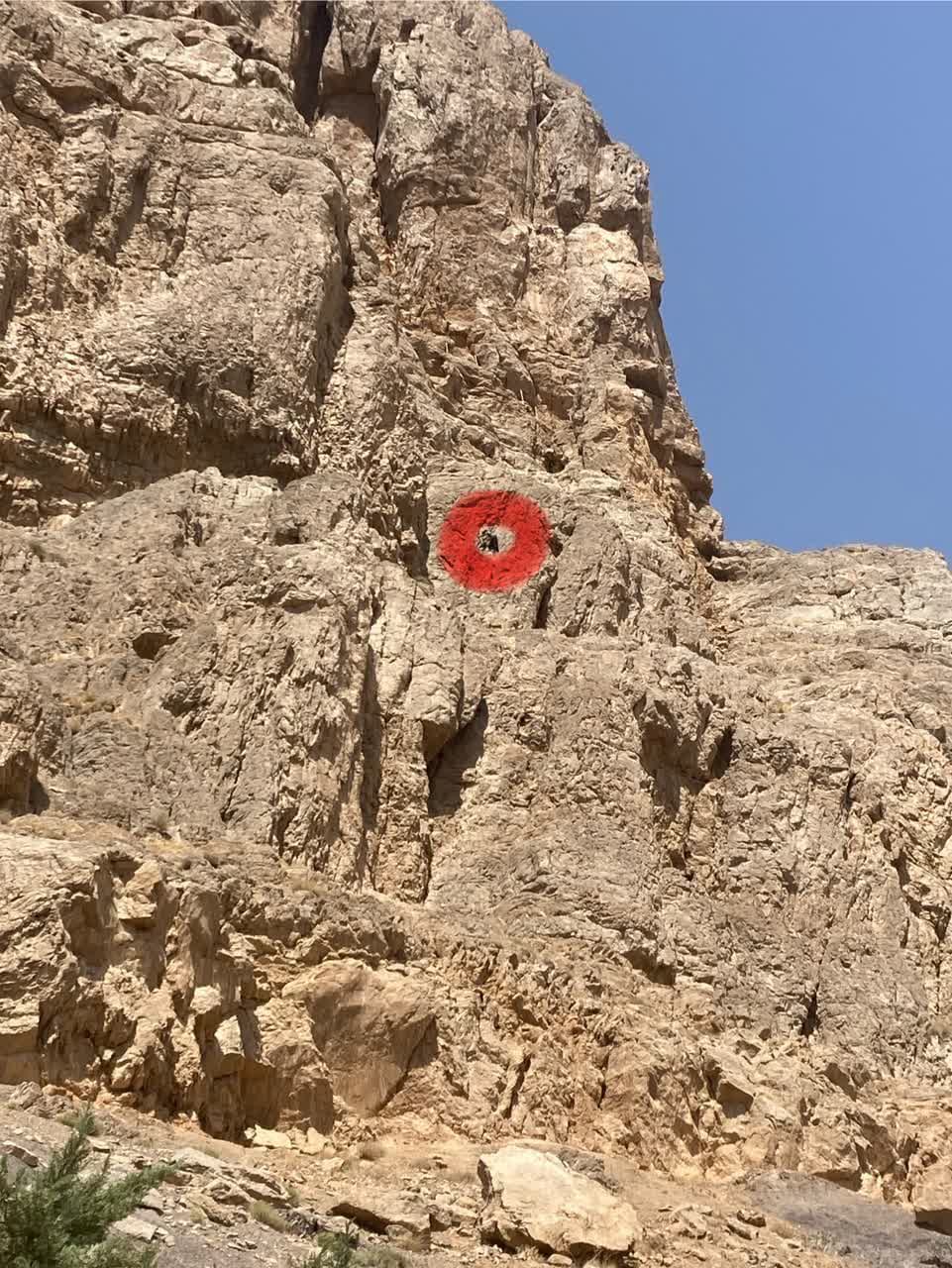 گرفتاری مرد ۵۰ ساله در کوه صفه+عکس 4 IMG_20240916_080412_877