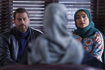 هلن نقی لو در سریال غریبه