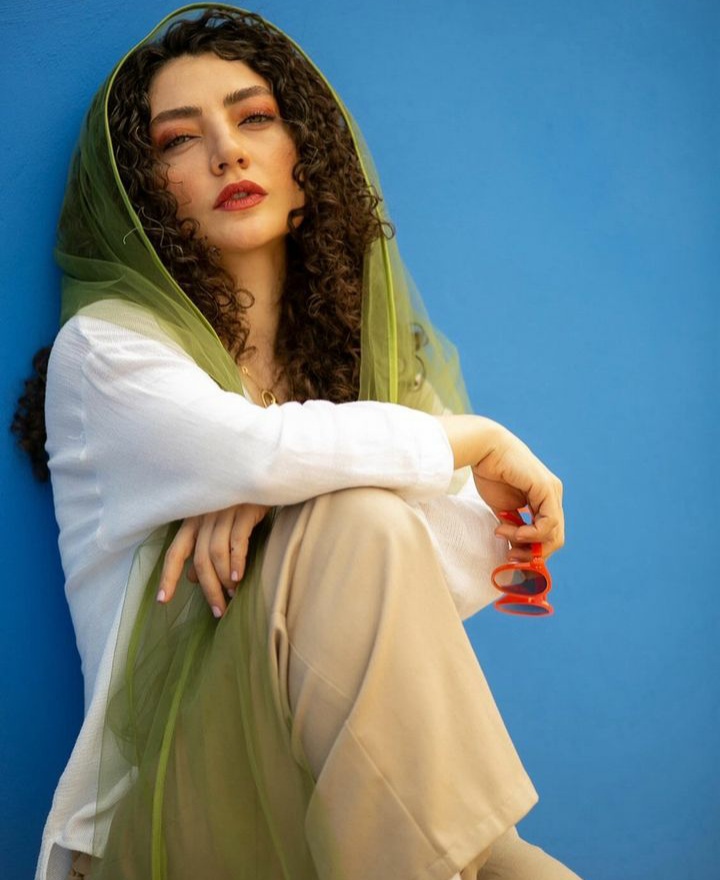 بیوگرافی هلن نقی لو 31 Helen Naghi Lu (5)