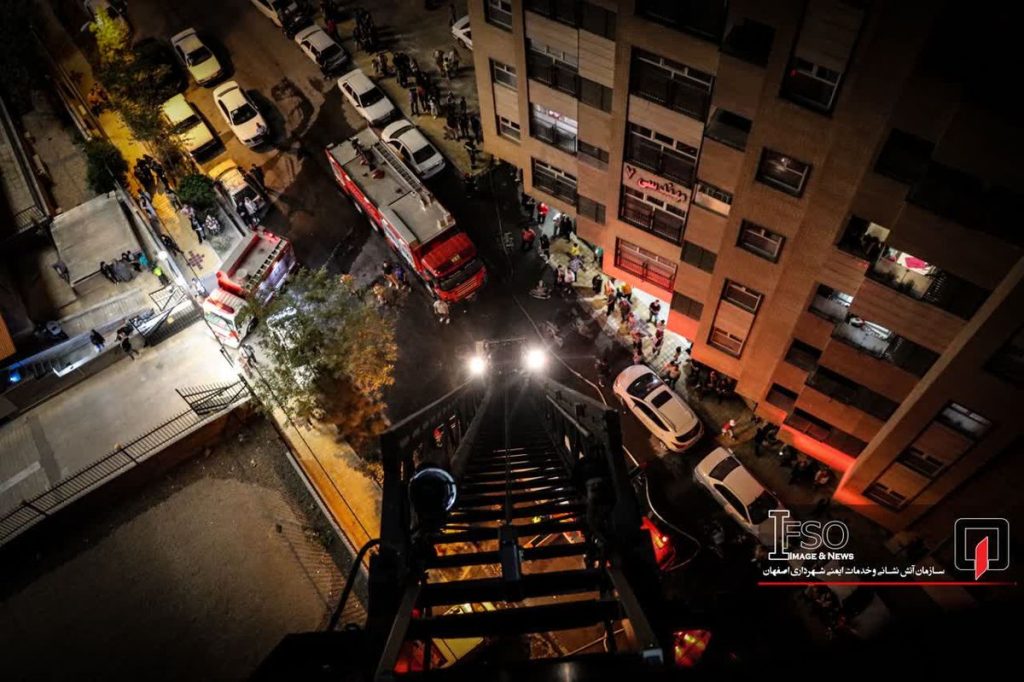 آتش مجتمع مسکونی ۸۴ واحدی را به کام خود فرو برد