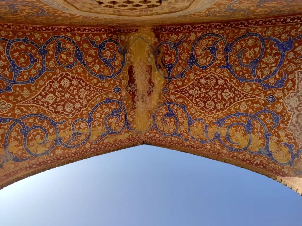 آسمان و بنا