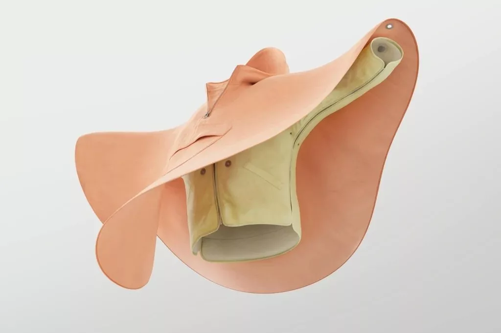 تاثییر تازه جانی آیو با همکاری برند مونکلر: ژاکتی با دکمه‌های خاص!