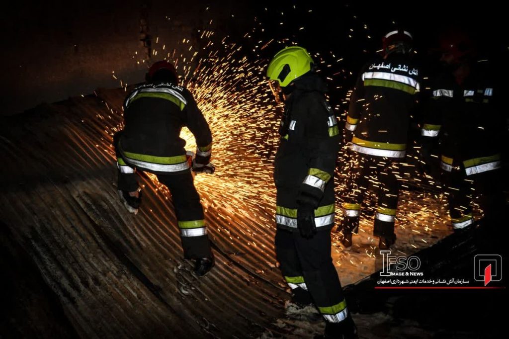 مهار آتش‌سوزی مهیب کارگاه تزریق پلاستیک