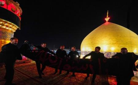 پرچم عزای پیامبر(ص) بر بالای حرم امام علی (ع) نصب شد_اصفهانیا