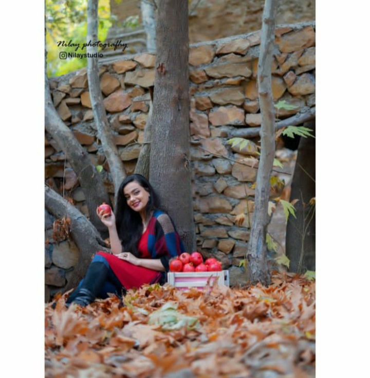 ژست عکس پاییزی دخترانه