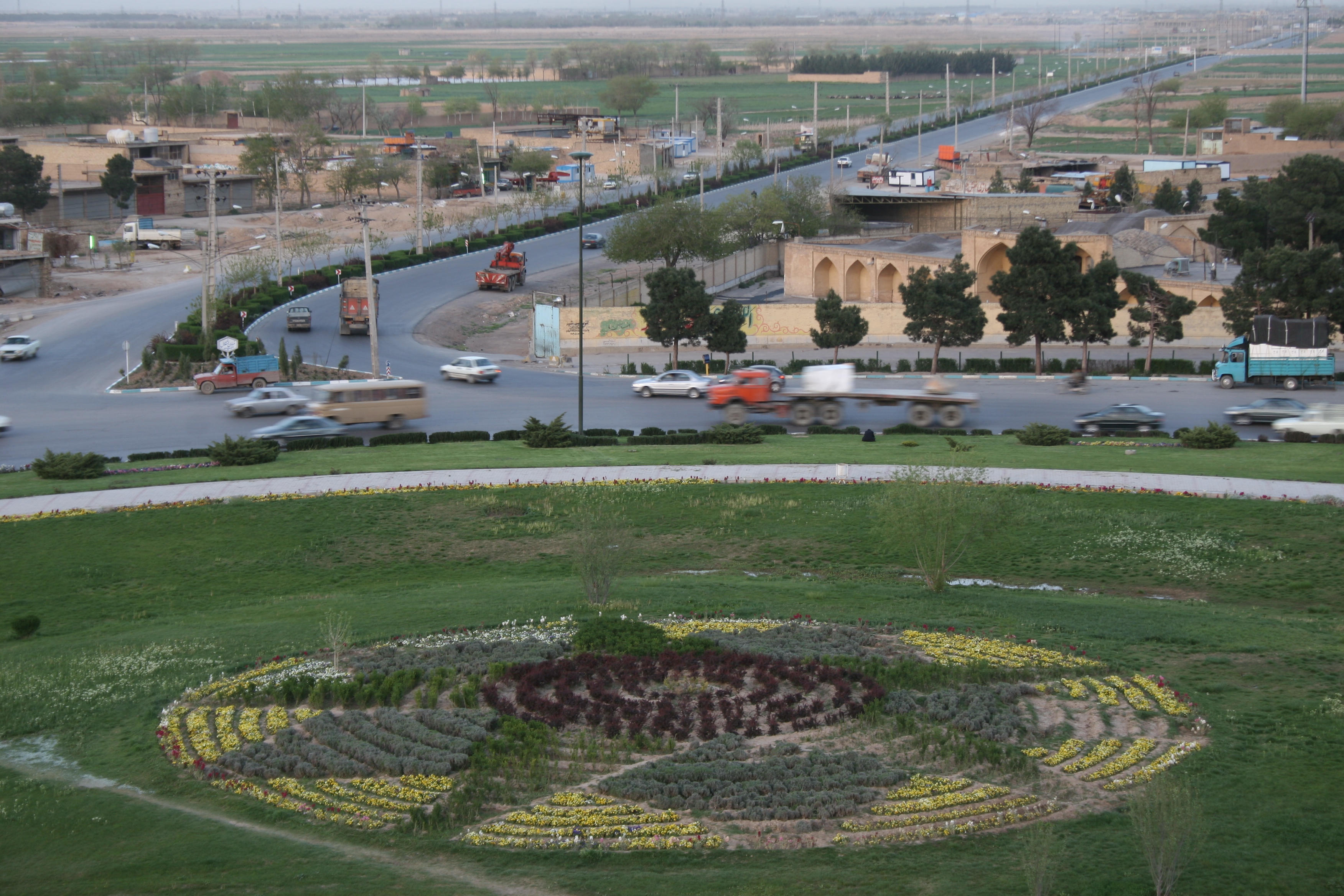 میدان بزرگمهر اصفهان