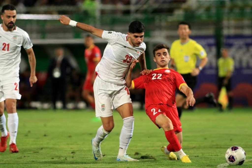 آریا یوسفی درصف انتظار قلعه نویی