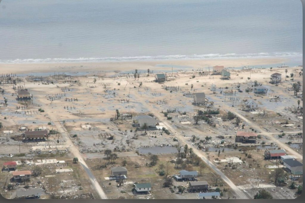 جولان طوفان ترسناک میلتون در سواخل فلوریدای آمریکا + ویدیو_اصفهانیا