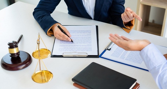 حل سریع مشکلات حقوقی با پشتیبانی وکلای حرفه‌ای و مجرب اصفهان