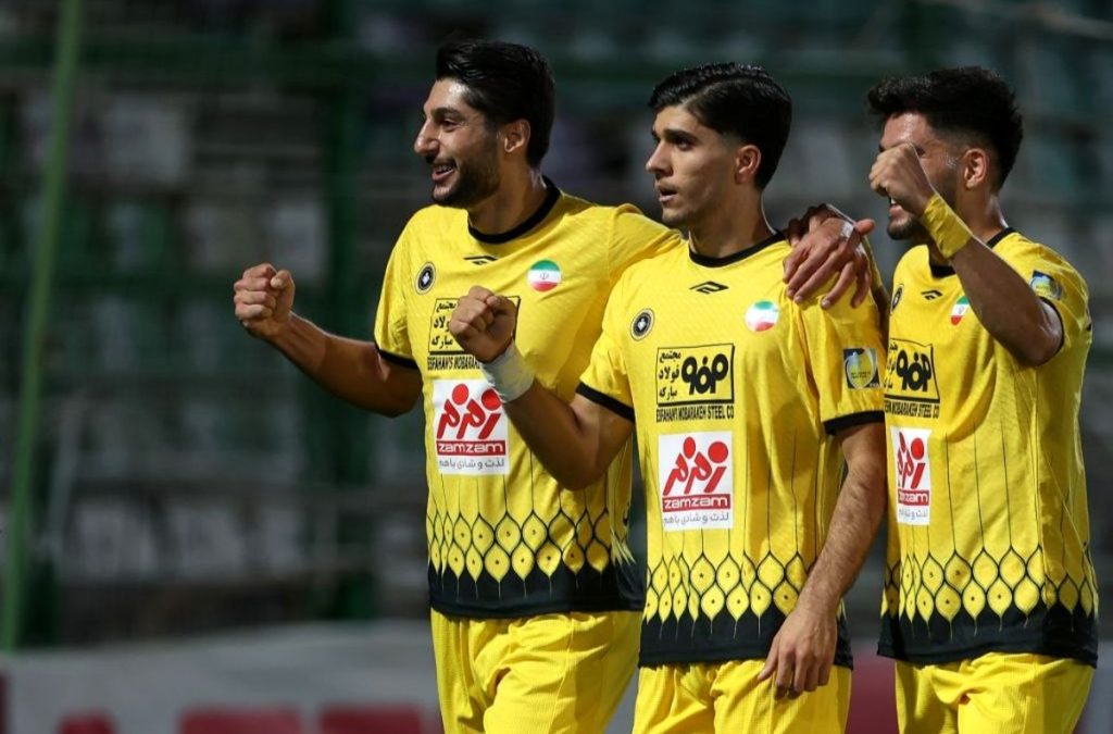 سپاهان با صدرنشینی وارد آبان شد