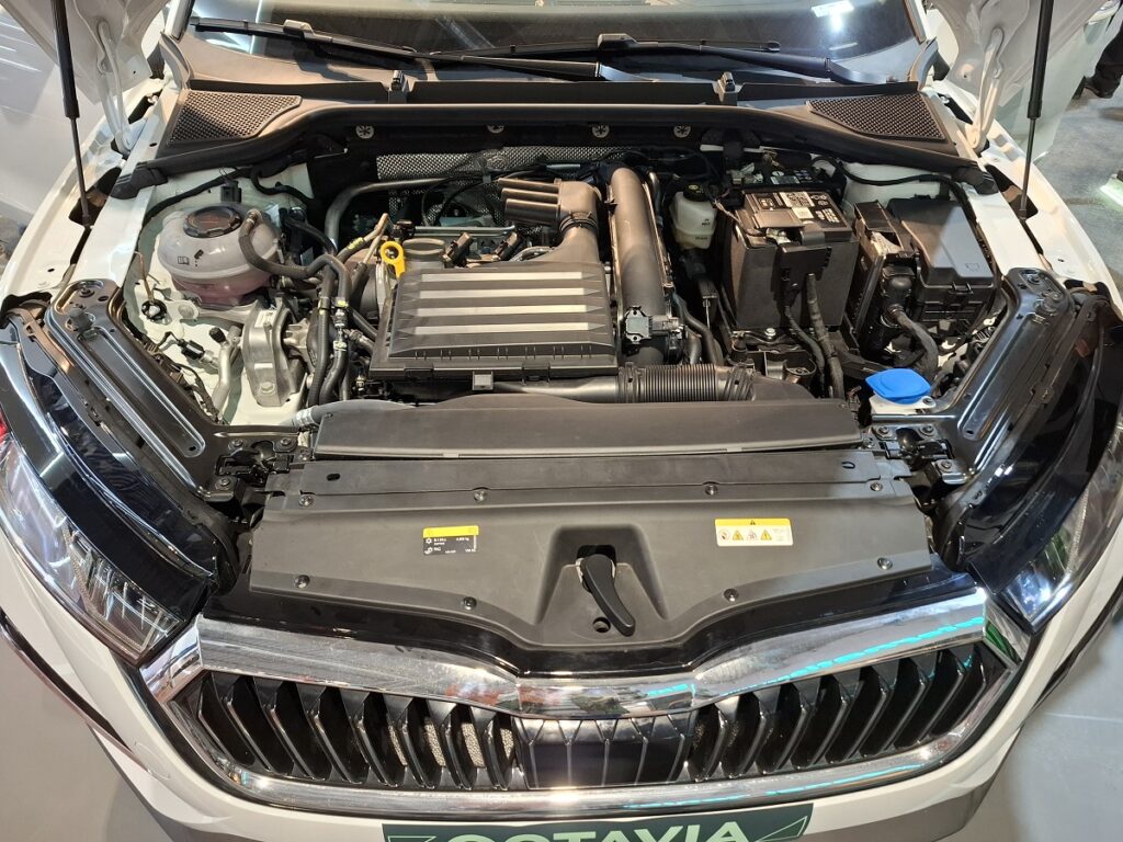 نگاهی به اشکودا اوکتاویا، نماینده جمهوری چک در نمایشگاه ماشین اصفهان 1403_اصفهانیا 10 موتور 1.4 لیتری فولکس واگن