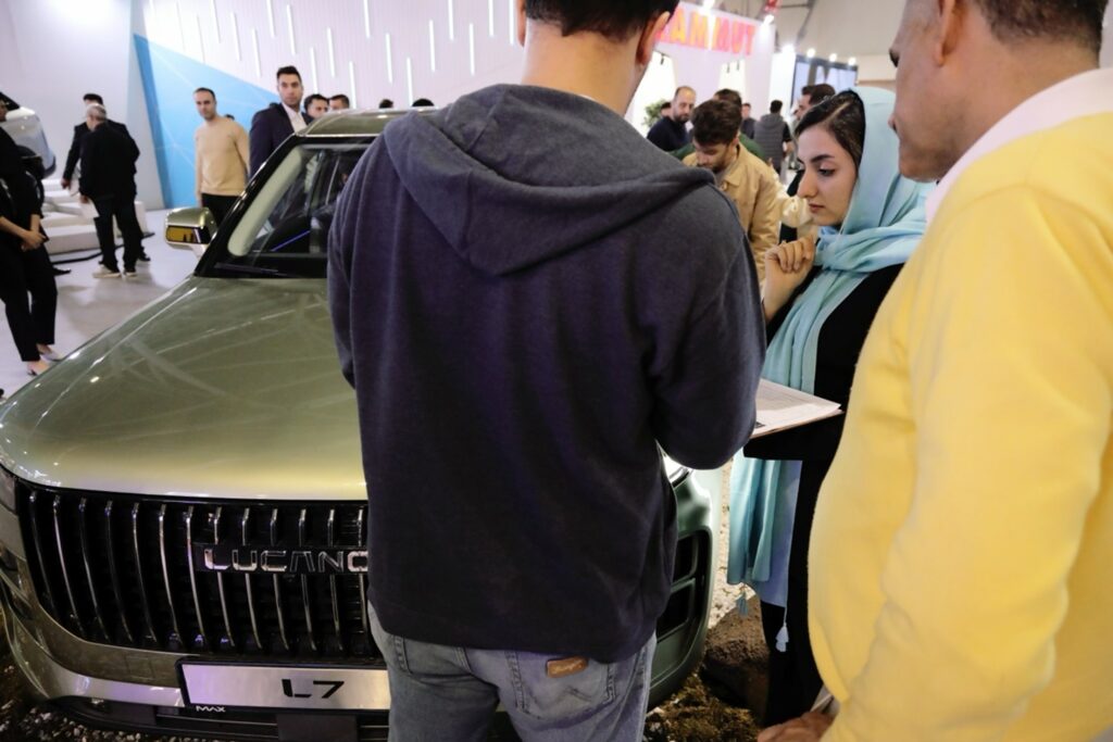1731078270 816 درخشش لوکانو؛ استقبال بی‌نظیر از محصولات تازه در نمایشگاه ماشین