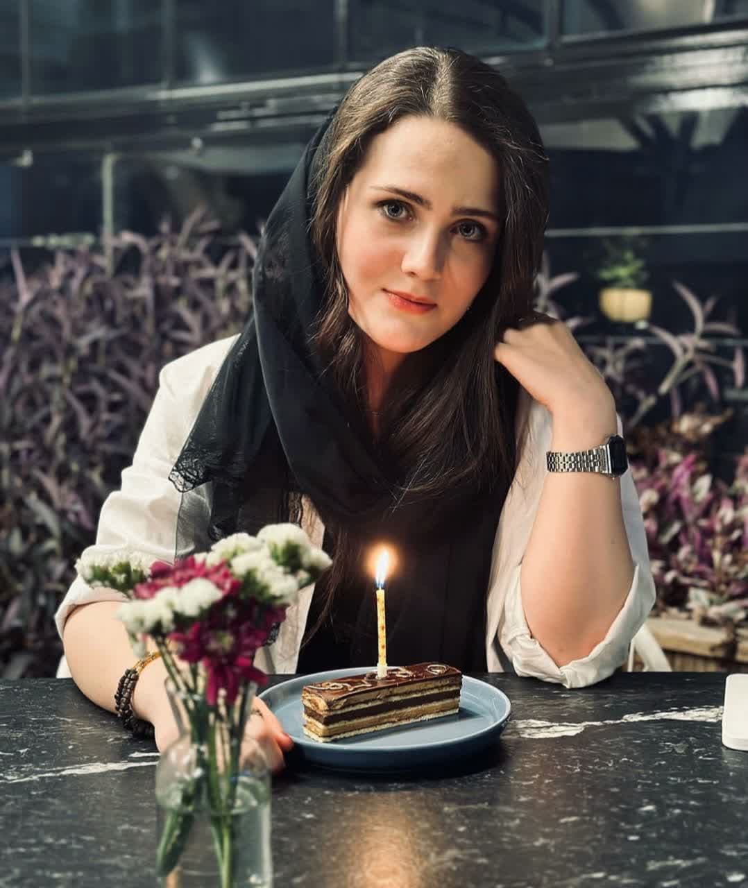 نگار بابایی کیست 41 Ngar Babaeei (21)