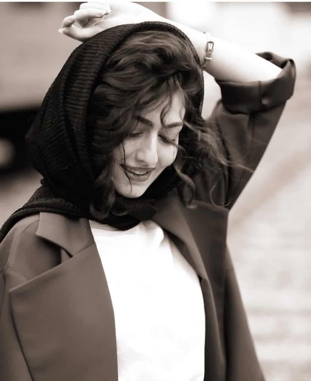 بیوگرافی پریسا دوستی بازیگر نقش انیس در سریال سوجان 51 Parisa Dosti (1)