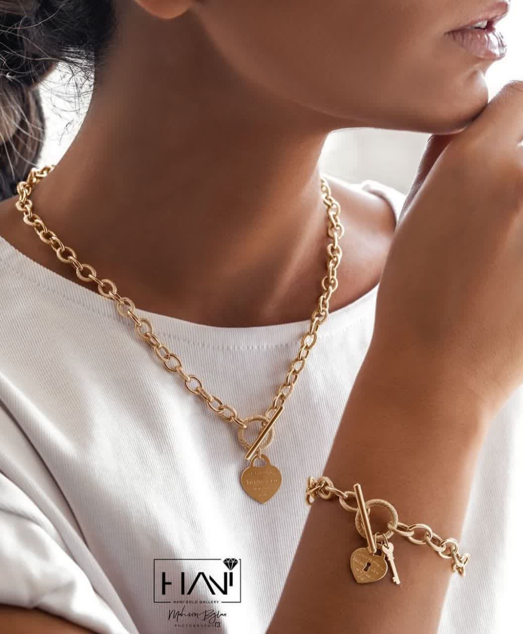 Gold bracelet model (6)