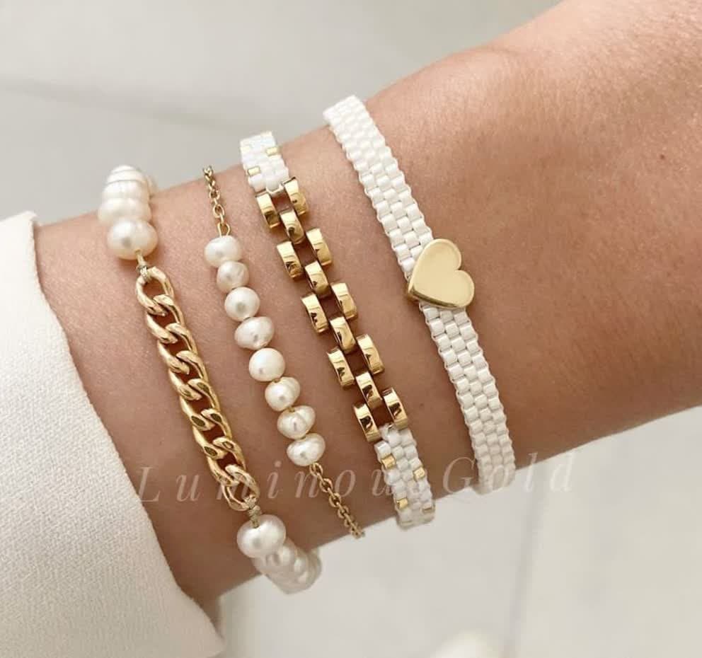 Gold bracelet model (22)