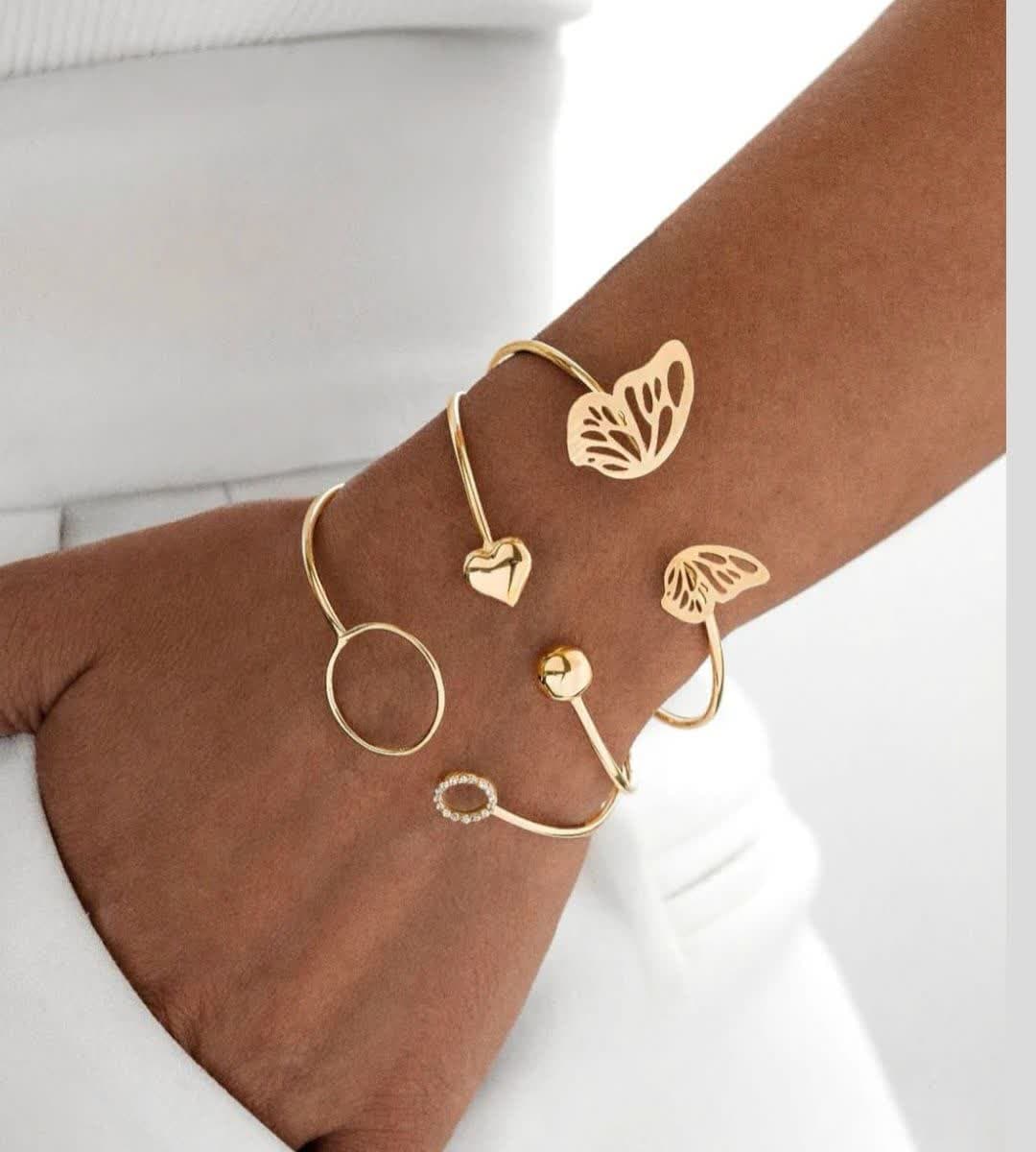 Gold bracelet model (25)