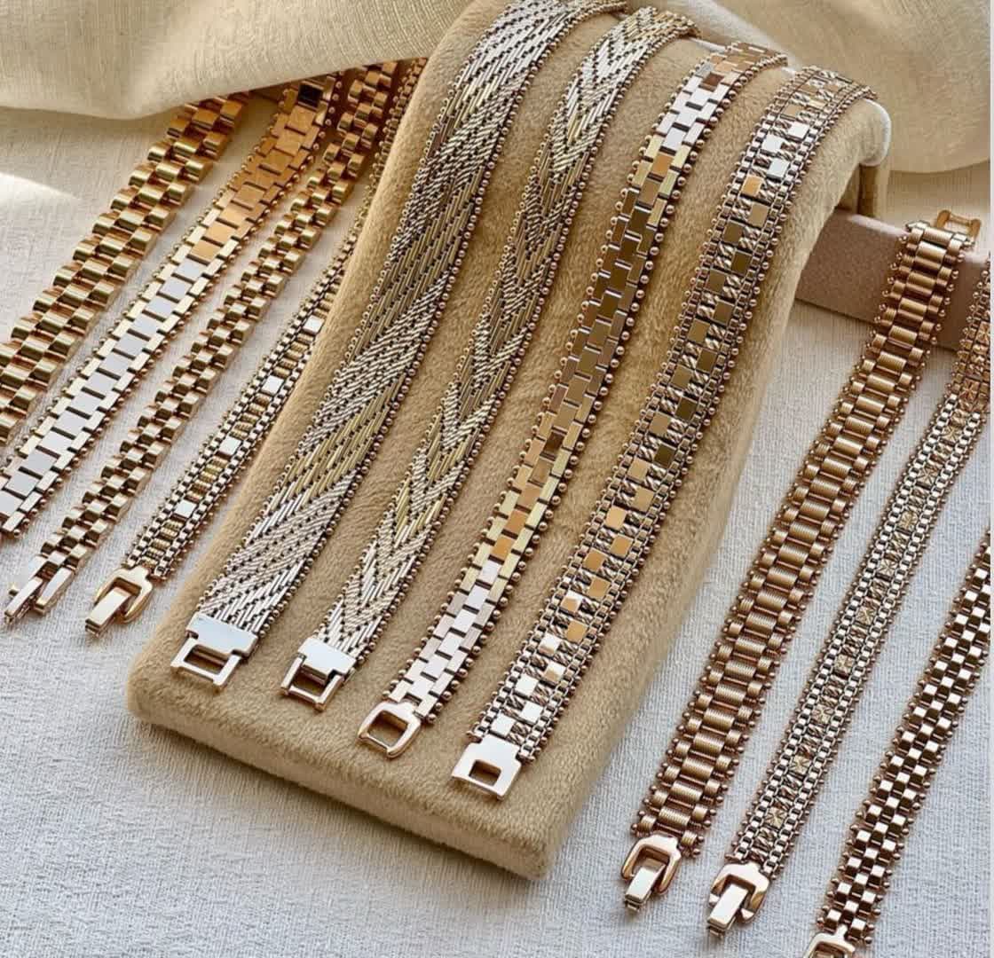 Gold bracelet model (29)