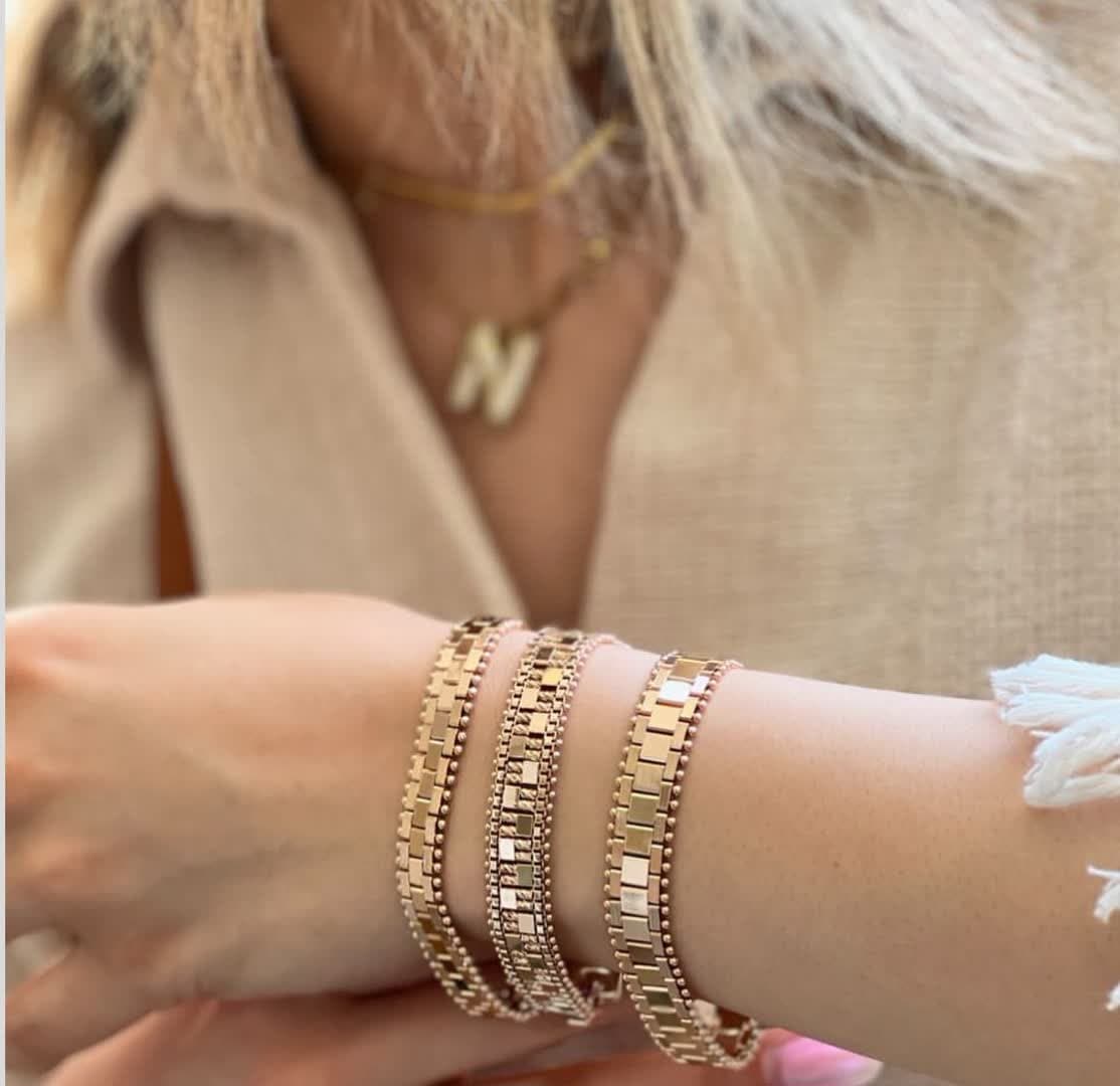 Gold bracelet model (32)