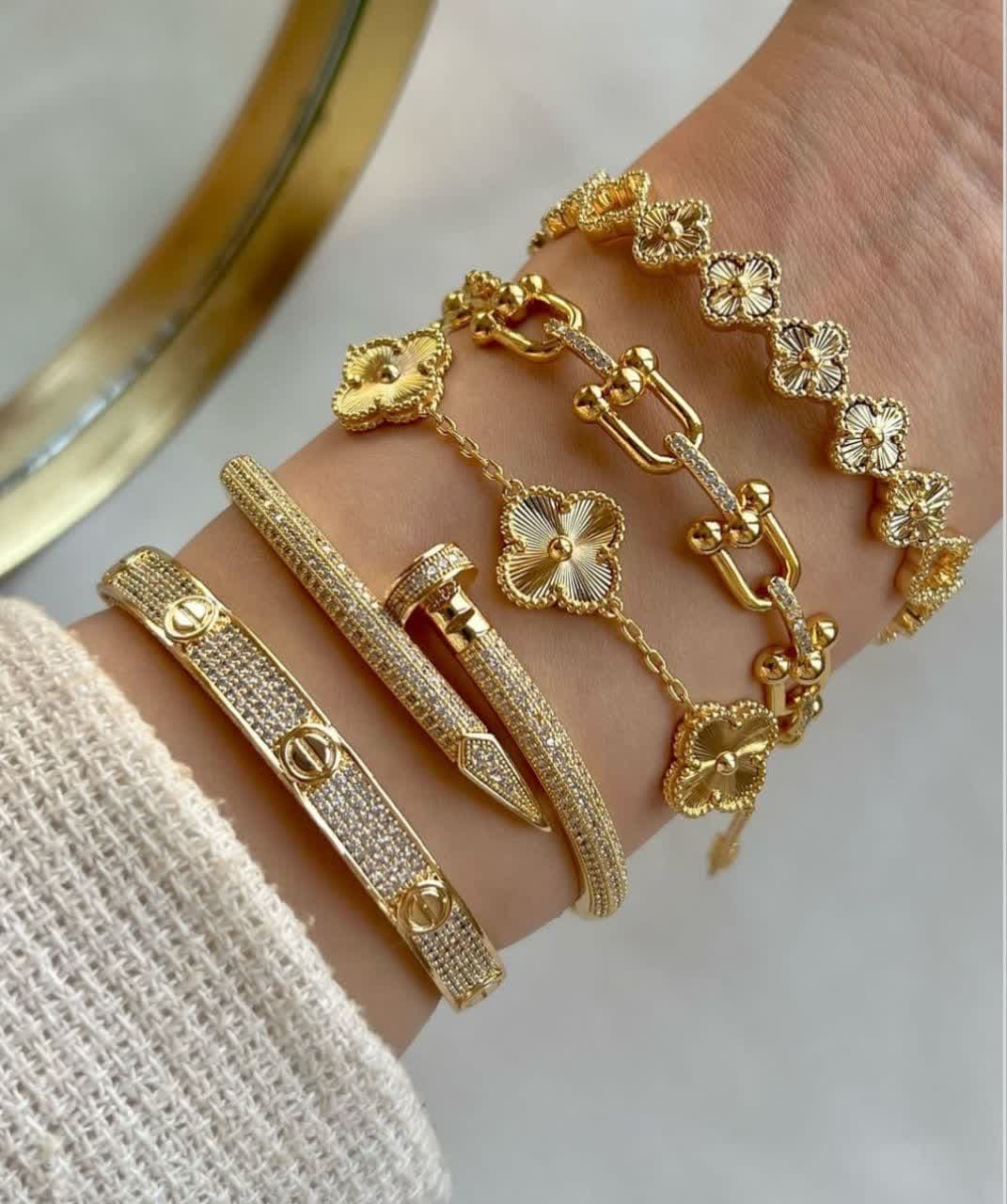 Gold bracelet model (40)