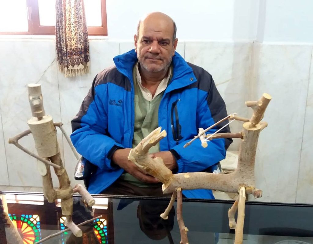 بساط پدرژپتوی اصفهان در بیرون از نمایشگاه بین المللی